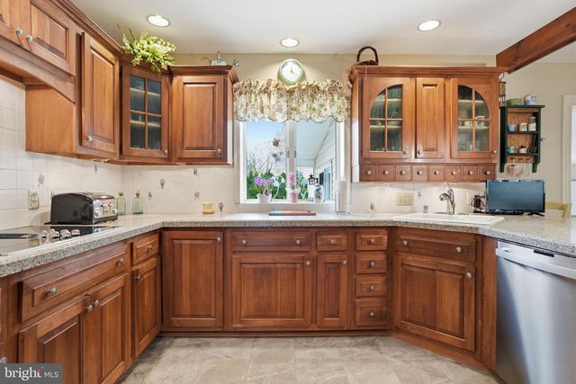 211 LONGVIEW AVE, Langhorne, PA 19047