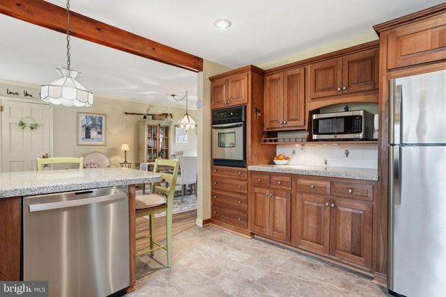 211 LONGVIEW AVE, Langhorne, PA 19047