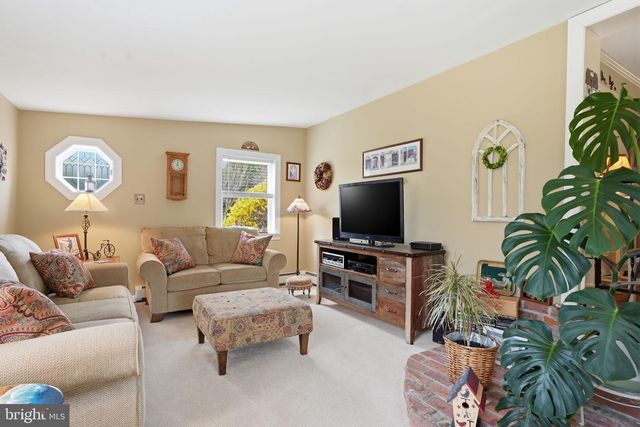 211 LONGVIEW AVE, Langhorne, PA 19047