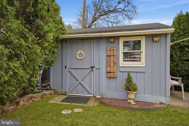 211 LONGVIEW AVE, Langhorne, PA 19047