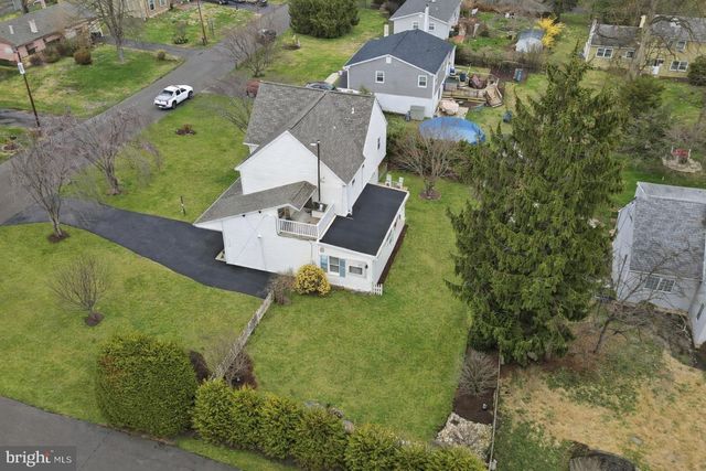 211 LONGVIEW AVE, Langhorne, PA 19047