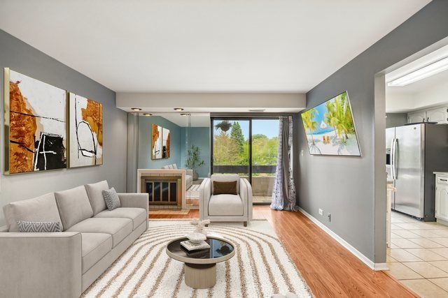 176 E Springbrook Drive 3A, Bloomingdale, IL 60108