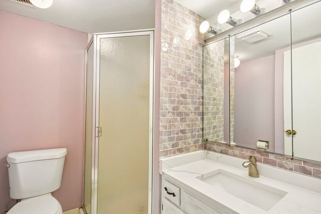 176 E Springbrook Drive 3A, Bloomingdale, IL 60108