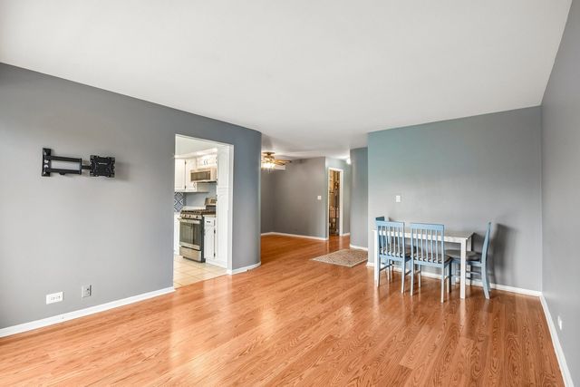 176 E Springbrook Drive 3A, Bloomingdale, IL 60108
