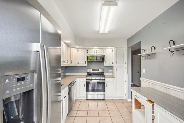 176 E Springbrook Drive 3A, Bloomingdale, IL 60108