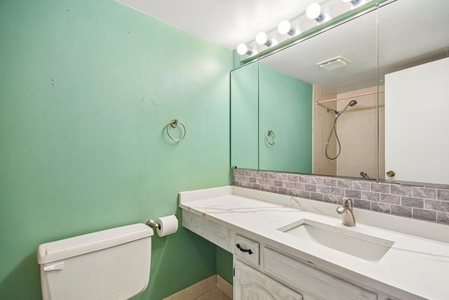176 E Springbrook Drive 3A, Bloomingdale, IL 60108