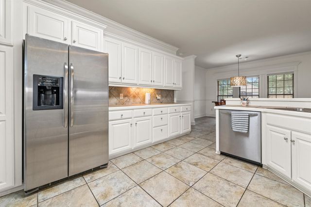 108 Bouriese Circle, Maumelle, AR 72113