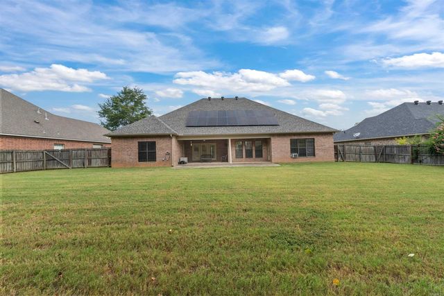 108 Bouriese Circle, Maumelle, AR 72113