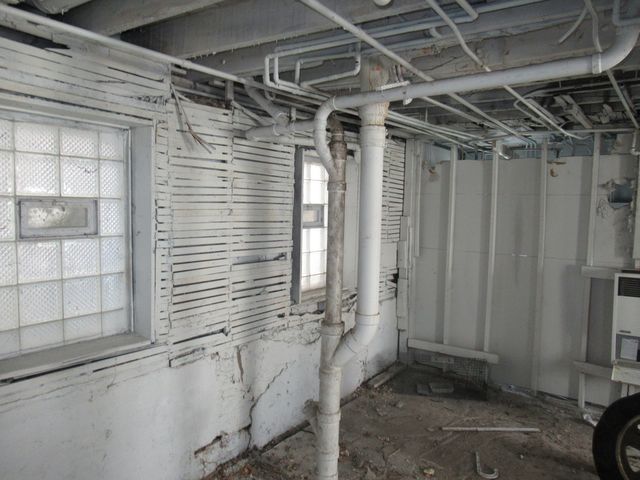 7533 S Dorchester Avenue, Chicago, IL 60619