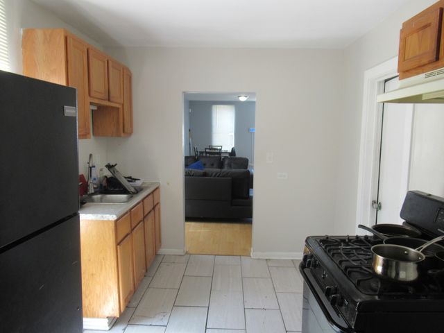 7533 S Dorchester Avenue, Chicago, IL 60619