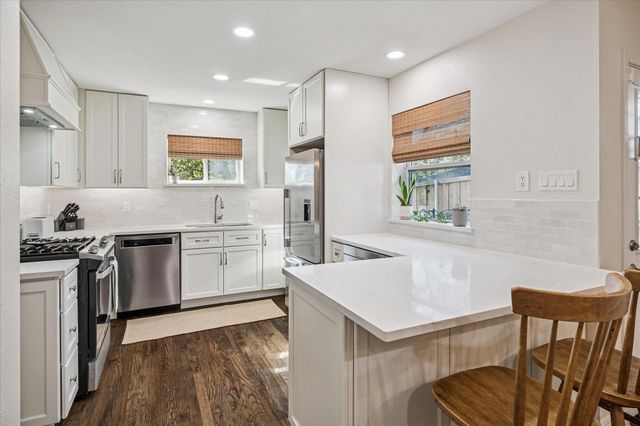 821 Peavy Road, Dallas, TX 75218