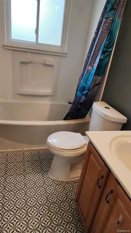 25739 Marilyn Avenue, Warren, MI 48089