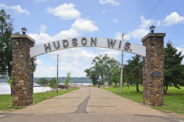 1110 Partridge Lane N, Hudson, WI 54016