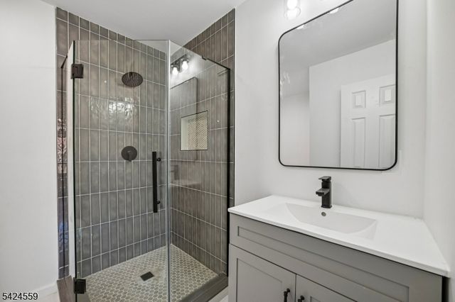 3 Amy Ct, Lebanon Boro, NJ 08833