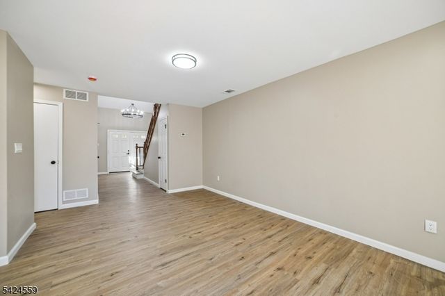 3 Amy Ct, Lebanon Boro, NJ 08833