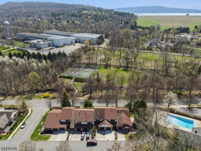 3 Amy Ct, Lebanon Boro, NJ 08833