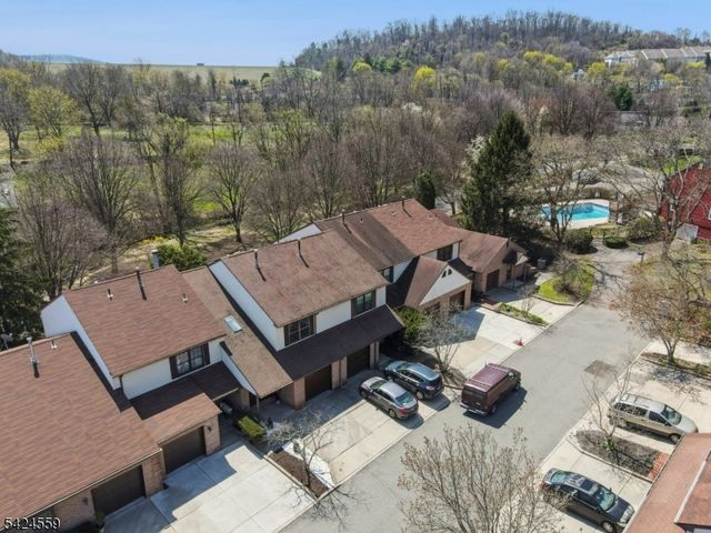 3 Amy Ct, Lebanon Boro, NJ 08833