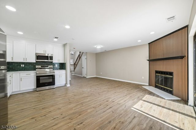 3 Amy Ct, Lebanon Boro, NJ 08833