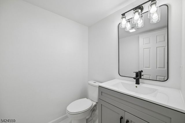 3 Amy Ct, Lebanon Boro, NJ 08833