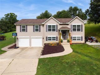 830 Kiski Park Dr, Washington Twp, PA 15613