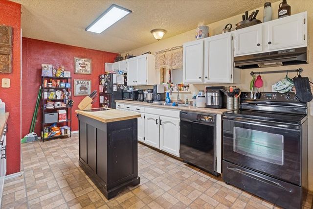 1320 Laredo Drive, Granbury, TX 76048