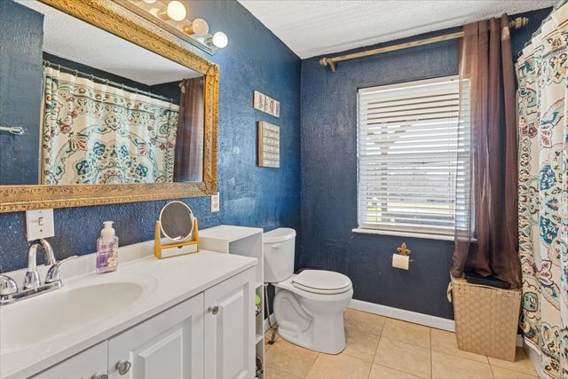 1320 Laredo Drive, Granbury, TX 76048