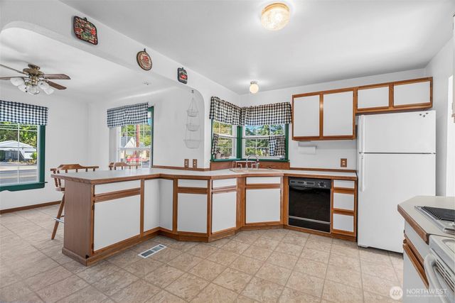 2205 Ocean Beach Highway, Longview, WA 98632