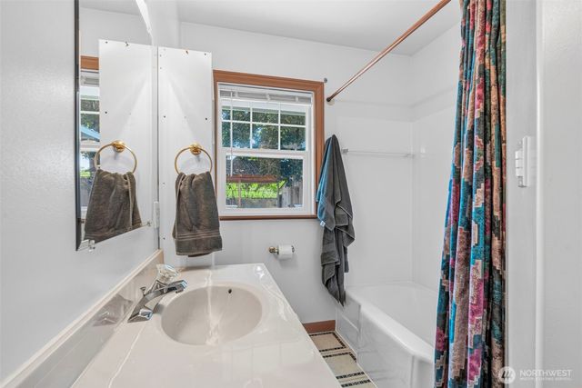2205 Ocean Beach Highway, Longview, WA 98632