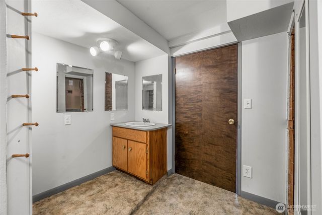 2205 Ocean Beach Highway, Longview, WA 98632