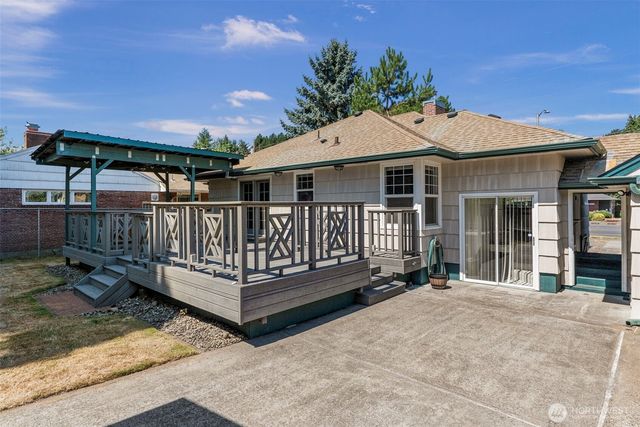 2205 Ocean Beach Highway, Longview, WA 98632