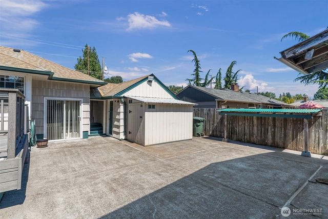 2205 Ocean Beach Highway, Longview, WA 98632