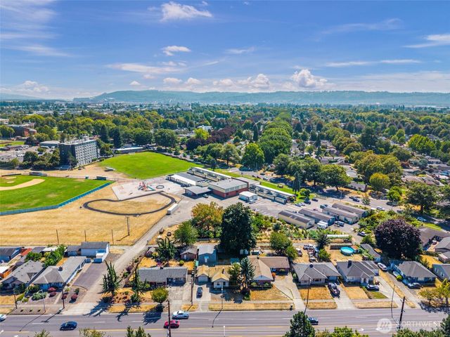 2205 Ocean Beach Highway, Longview, WA 98632