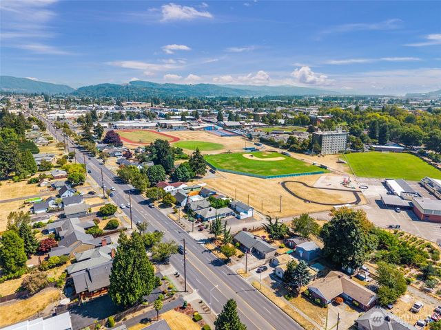 2205 Ocean Beach Highway, Longview, WA 98632