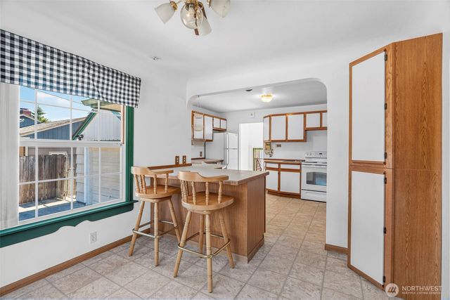 2205 Ocean Beach Highway, Longview, WA 98632
