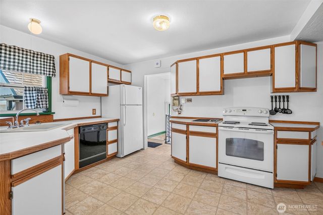 2205 Ocean Beach Highway, Longview, WA 98632