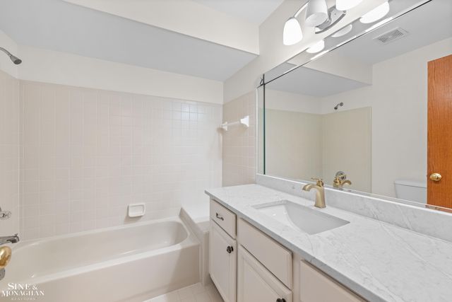 52112 Southview Ridge, Macomb, MI 48042