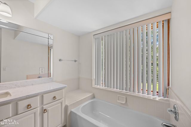 52112 Southview Ridge, Macomb, MI 48042