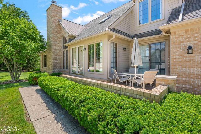 52112 Southview Ridge, Macomb, MI 48042