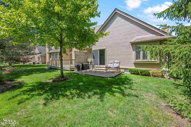 52112 Southview Ridge, Macomb, MI 48042