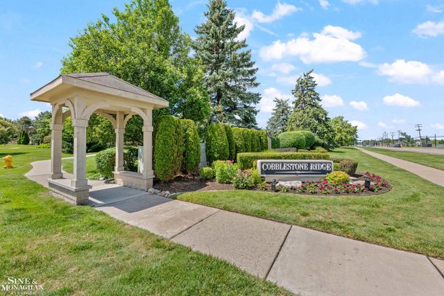 52112 Southview Ridge, Macomb, MI 48042