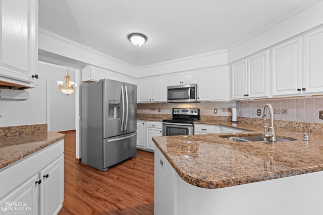 52112 Southview Ridge, Macomb, MI 48042