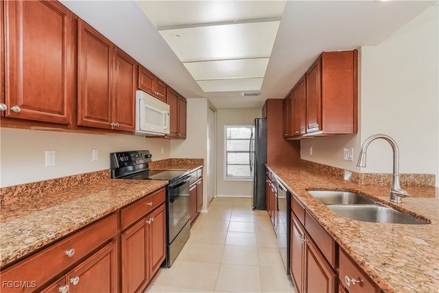 605 SE 35th ST, Cape Coral, FL 33904