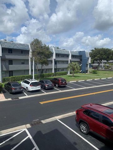 7887 Golf Cir Drive 212, Margate, FL 33063