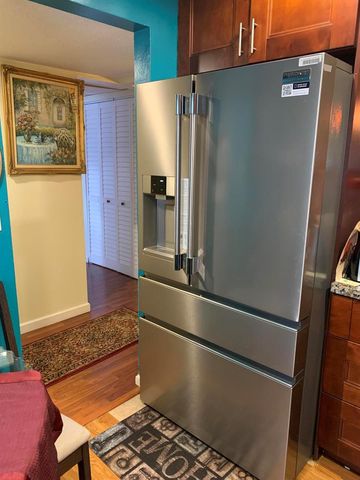 7887 Golf Cir Drive 212, Margate, FL 33063