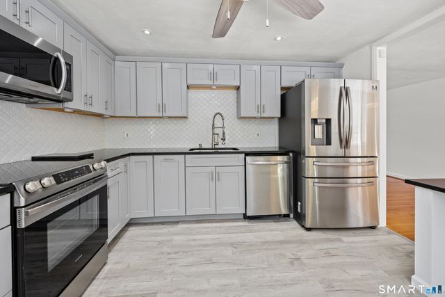 12 Bates Place, Hartford, CT 06114