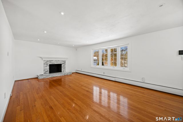 12 Bates Place, Hartford, CT 06114