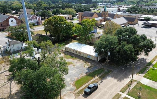 608 Travis Street, Liberty, TX 77575