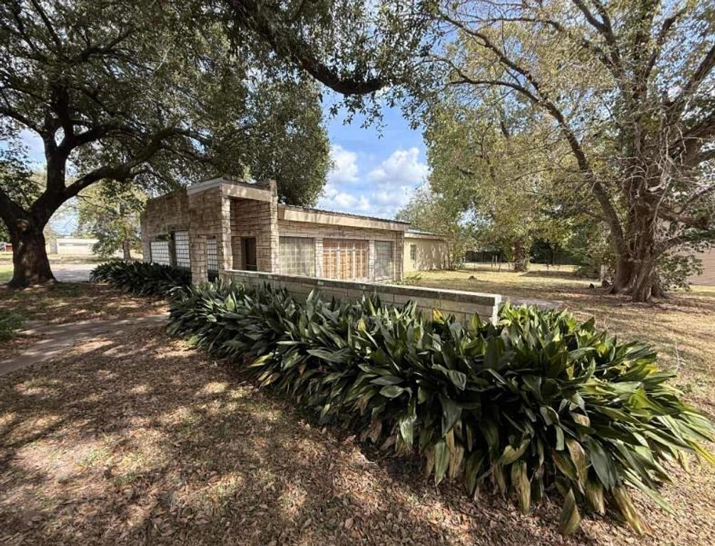608 Travis Street, Liberty, TX 77575