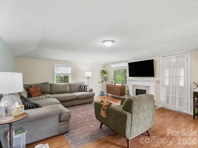 140 Locust Grove Road, Weaverville, NC 28787