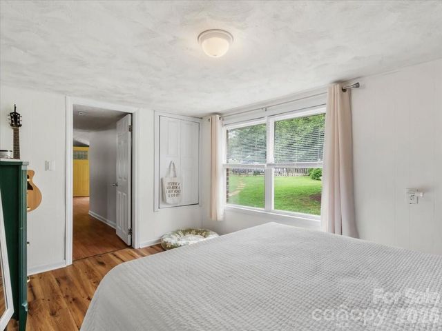 140 Locust Grove Road, Weaverville, NC 28787
